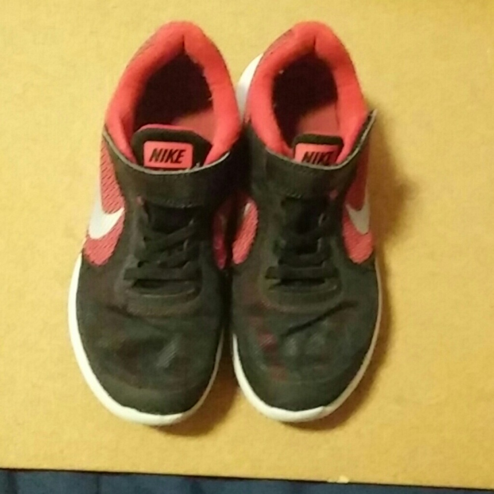 Nike - Picture 3 of 4